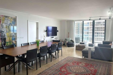 Condo in Bal Harbour, Florida, 2 bedrooms  № 2052145 - photo 2