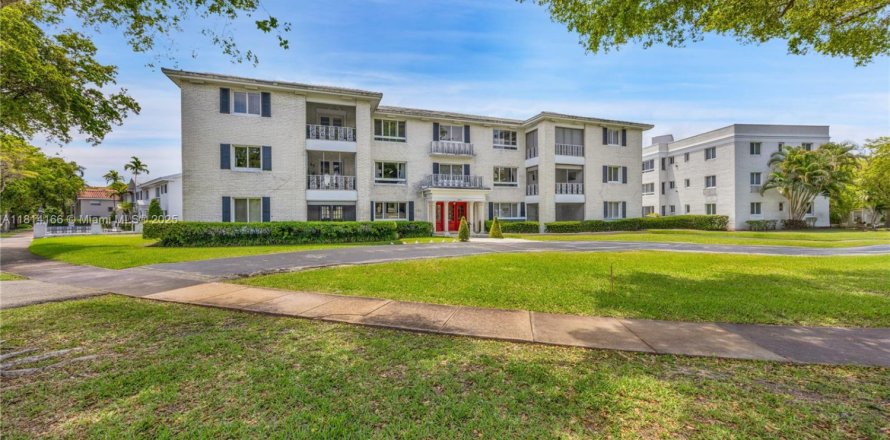 Condominio en Coral Gables, Florida, 2 dormitorios  № 1762866