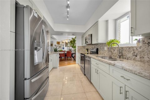 Condominio en venta en Coral Gables, Florida, 2 dormitorios, 118.91 m2 № 1762866 - foto 12