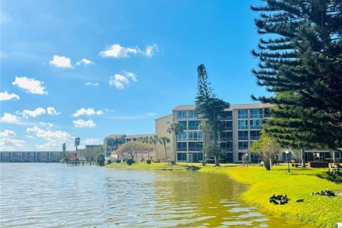 Copropriété à vendre à Bradenton, Floride: 2 chambres, 89.19 m2 № 2103727 - photo 28