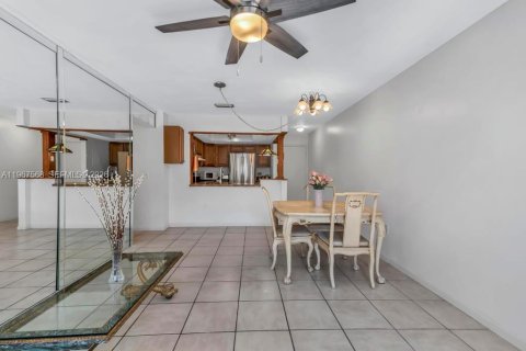 Copropriété à vendre à Dania Beach, Floride: 2 chambres, 86.86 m2 № 2032537 - photo 9