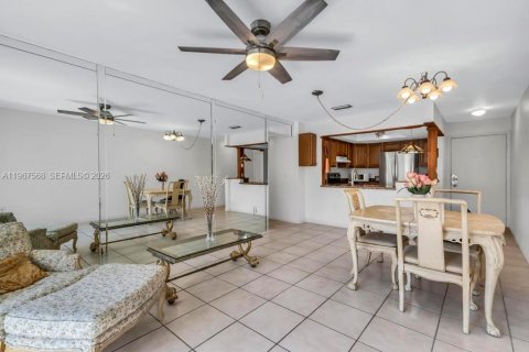 Copropriété à vendre à Dania Beach, Floride: 2 chambres, 86.86 m2 № 2032537 - photo 8