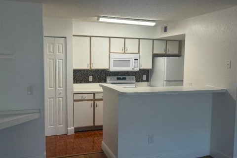 Condo in Kissimmee, Florida, 2 bedrooms № 2123204 - photo 2