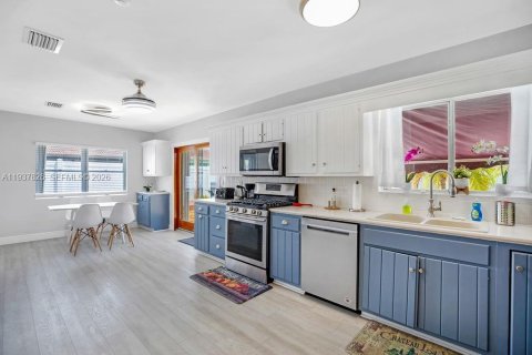 Casa en venta en Fort Lauderdale, Florida, 4 dormitorios, 213.3 m2 № 2053499 - foto 11