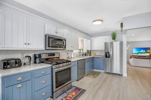 Casa en venta en Fort Lauderdale, Florida, 4 dormitorios, 213.3 m2 № 2053499 - foto 12