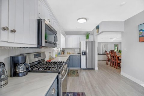 Casa en venta en Fort Lauderdale, Florida, 4 dormitorios, 213.3 m2 № 2053499 - foto 13