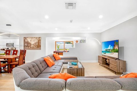 Casa en venta en Fort Lauderdale, Florida, 4 dormitorios, 213.3 m2 № 2053499 - foto 2