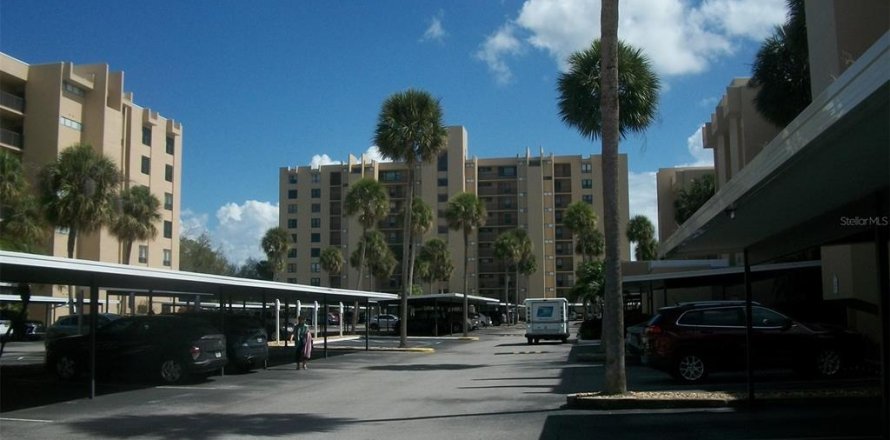 Condo in Clearwater, Florida, 2 bedrooms № 2213654