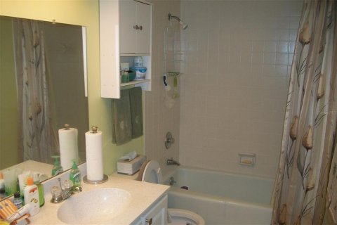 Condo in Clearwater, Florida, 2 bedrooms № 2213654 - photo 16
