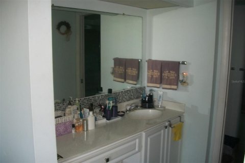 Condo in Clearwater, Florida, 2 bedrooms № 2213654 - photo 12