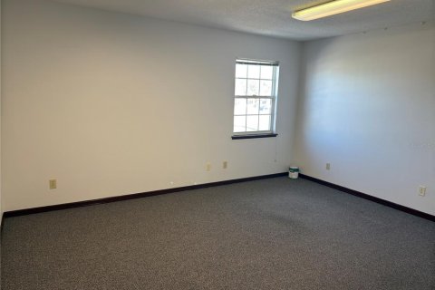 Immobilier commercial à louer à Port Charlotte, Floride: 571.72 m2 № 2097524 - photo 7