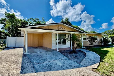 House in Orlando, Florida 3 bedrooms, 191.19 sq.m. № 1797144 - photo 1