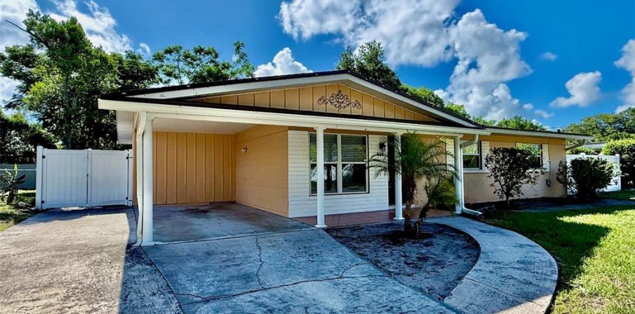 House in Orlando, Florida 3 bedrooms, 191.19 sq.m. № 1797144