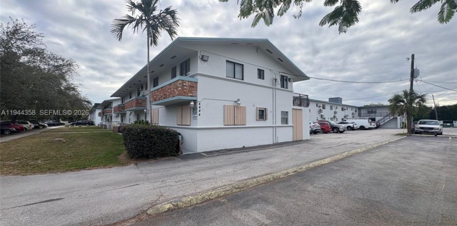 Condo in Miami, Florida, 1 bedroom  № 2001575