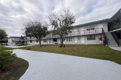 Condo in Miami, Florida, 1 bedroom  № 2001575 - photo 2