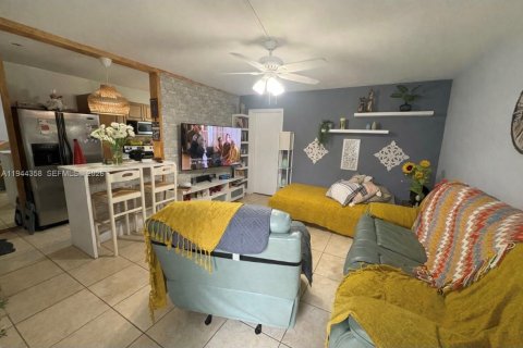 Condo in Miami, Florida, 1 bedroom  № 2001575 - photo 3