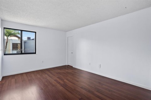 Condominio en venta en Miami, Florida, 3 dormitorios, 118.45 m2 № 2090772 - foto 23