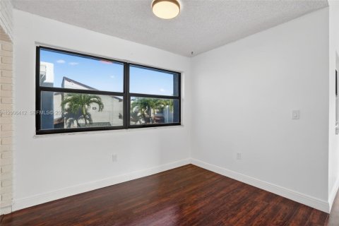 Condominio en venta en Miami, Florida, 3 dormitorios, 118.45 m2 № 2090772 - foto 10