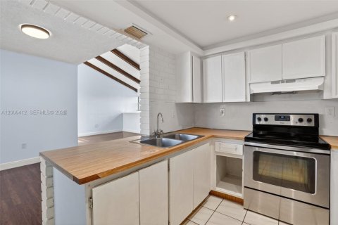 Condominio en Miami, Florida, 3 dormitorios № 2090772