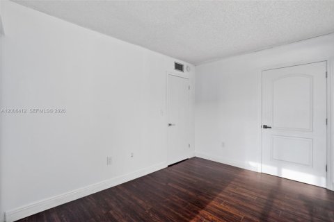 Condominio en venta en Miami, Florida, 3 dormitorios, 118.45 m2 № 2090772 - foto 18