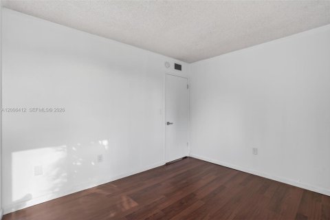 Condominio en venta en Miami, Florida, 3 dormitorios, 118.45 m2 № 2090772 - foto 21