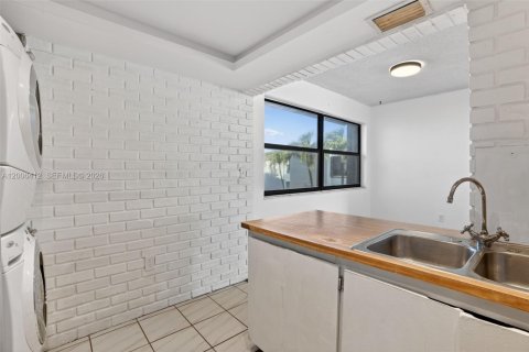 Condominio en venta en Miami, Florida, 3 dormitorios, 118.45 m2 № 2090772 - foto 14