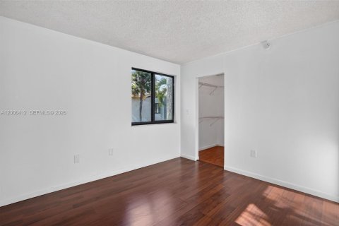 Condominio en venta en Miami, Florida, 3 dormitorios, 118.45 m2 № 2090772 - foto 19