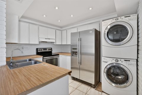 Condominio en venta en Miami, Florida, 3 dormitorios, 118.45 m2 № 2090772 - foto 2