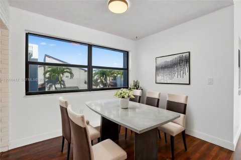 Condominio en venta en Miami, Florida, 3 dormitorios, 118.45 m2 № 2090772 - foto 11