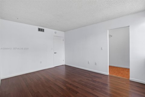 Condominio en venta en Miami, Florida, 3 dormitorios, 118.45 m2 № 2090772 - foto 25