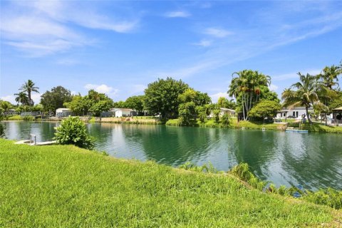 House in Cutler Bay, Florida 4 bedrooms, 181.81 sq.m. № 2340254 - photo 29