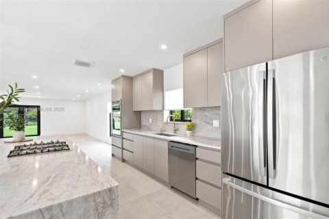 House in Cutler Bay, Florida 4 bedrooms, 181.81 sq.m. № 2340254 - photo 11
