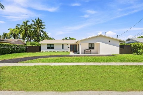 House in Cutler Bay, Florida 4 bedrooms, 181.81 sq.m. № 2340254 - photo 3