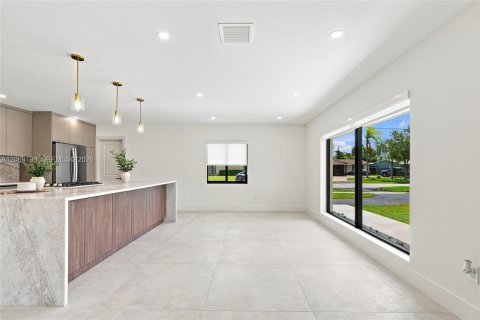 House in Cutler Bay, Florida 4 bedrooms, 181.81 sq.m. № 2340254 - photo 15