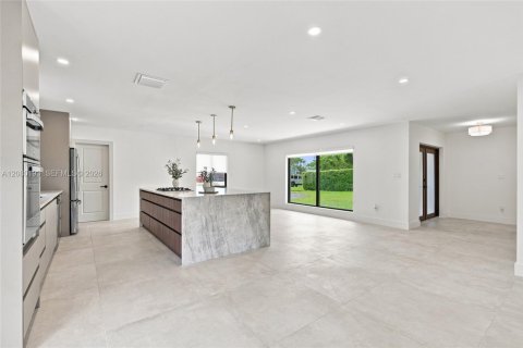 House in Cutler Bay, Florida 4 bedrooms, 181.81 sq.m. № 2340254 - photo 10