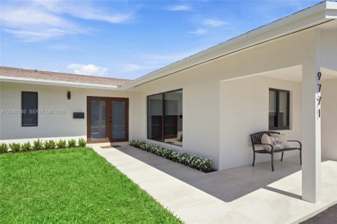House in Cutler Bay, Florida 4 bedrooms, 181.81 sq.m. № 2340254 - photo 5