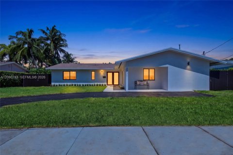 House in Cutler Bay, Florida 4 bedrooms, 181.81 sq.m. № 2340254 - photo 2