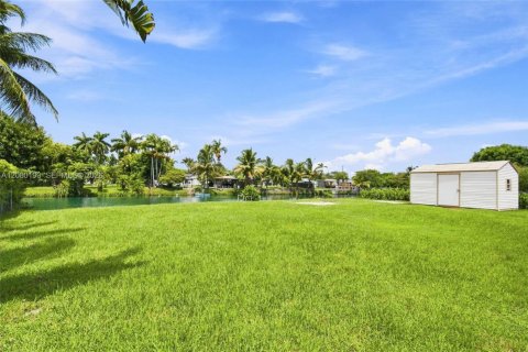 House in Cutler Bay, Florida 4 bedrooms, 181.81 sq.m. № 2340254 - photo 30