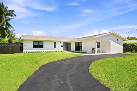 House in Cutler Bay, Florida 4 bedrooms, 181.81 sq.m. № 2340254 - photo 4