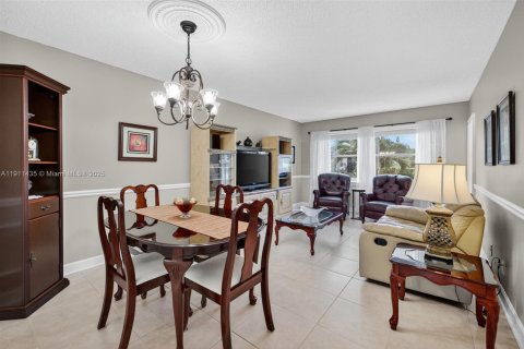 Condo in Lauderdale Lakes, Florida, 1 bedroom № 2090266