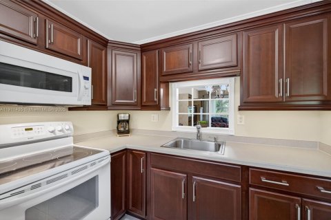 Condo in Lauderdale Lakes, Florida, 1 bedroom  № 2090266 - photo 15