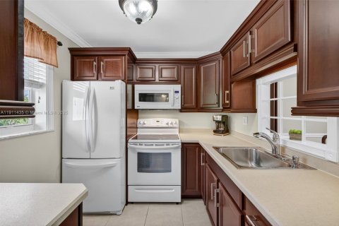 Condo in Lauderdale Lakes, Florida, 1 bedroom  № 2090266 - photo 13