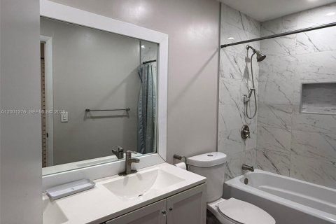 Casa en venta en Lauderhill, Florida, 4 dormitorios, 185.34 m2 № 2065514 - foto 18