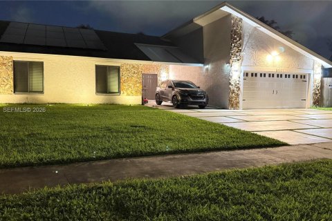 Casa en venta en Lauderhill, Florida, 4 dormitorios, 185.34 m2 № 2065514 - foto 2