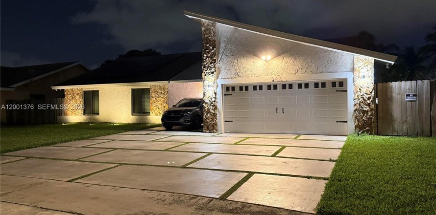 Casa en Lauderhill, Florida 4 dormitorios, 185.34 m2 № 2065514