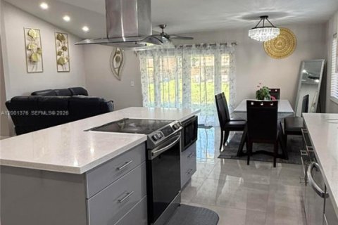 Casa en venta en Lauderhill, Florida, 4 dormitorios, 185.34 m2 № 2065514 - foto 10
