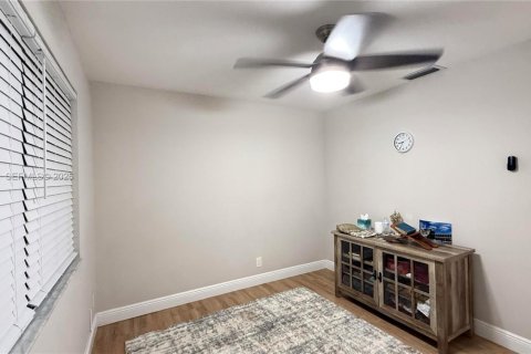 Casa en venta en Lauderhill, Florida, 4 dormitorios, 185.34 m2 № 2065514 - foto 5