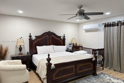 Casa en venta en Lauderhill, Florida, 4 dormitorios, 185.34 m2 № 2065514 - foto 21