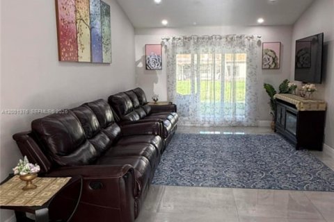 Casa en venta en Lauderhill, Florida, 4 dormitorios, 185.34 m2 № 2065514 - foto 13