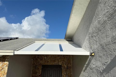 Casa en venta en Lauderhill, Florida, 4 dormitorios, 185.34 m2 № 2065514 - foto 15